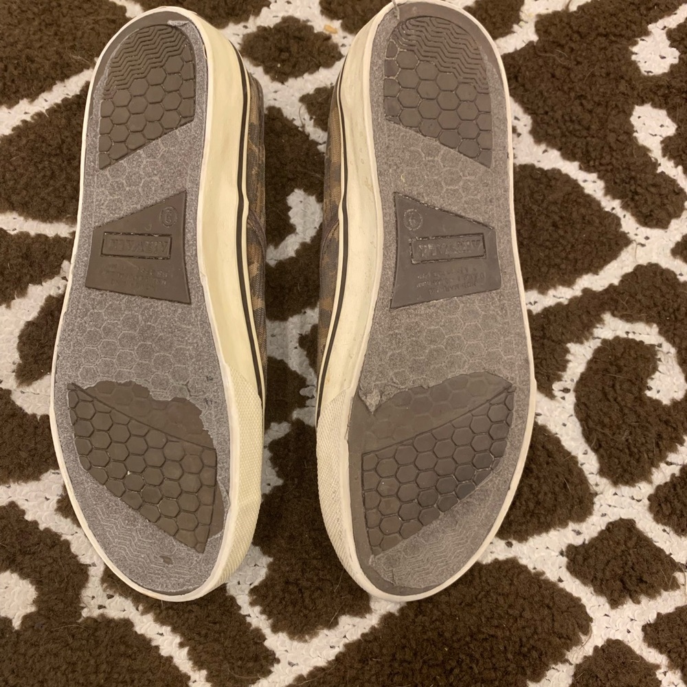 Shoes - Picture 2 of 3